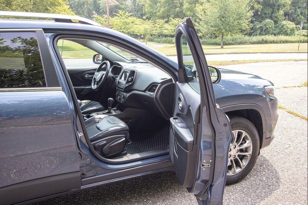 used 2019 Jeep Cherokee car, priced at $13,795