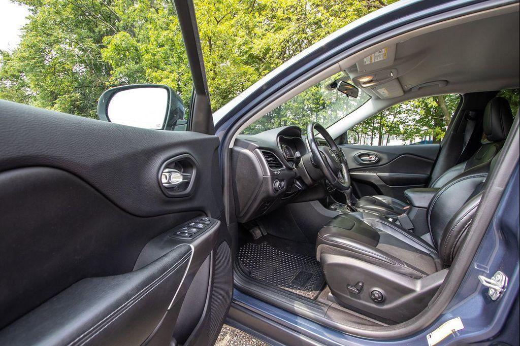 used 2019 Jeep Cherokee car, priced at $13,795