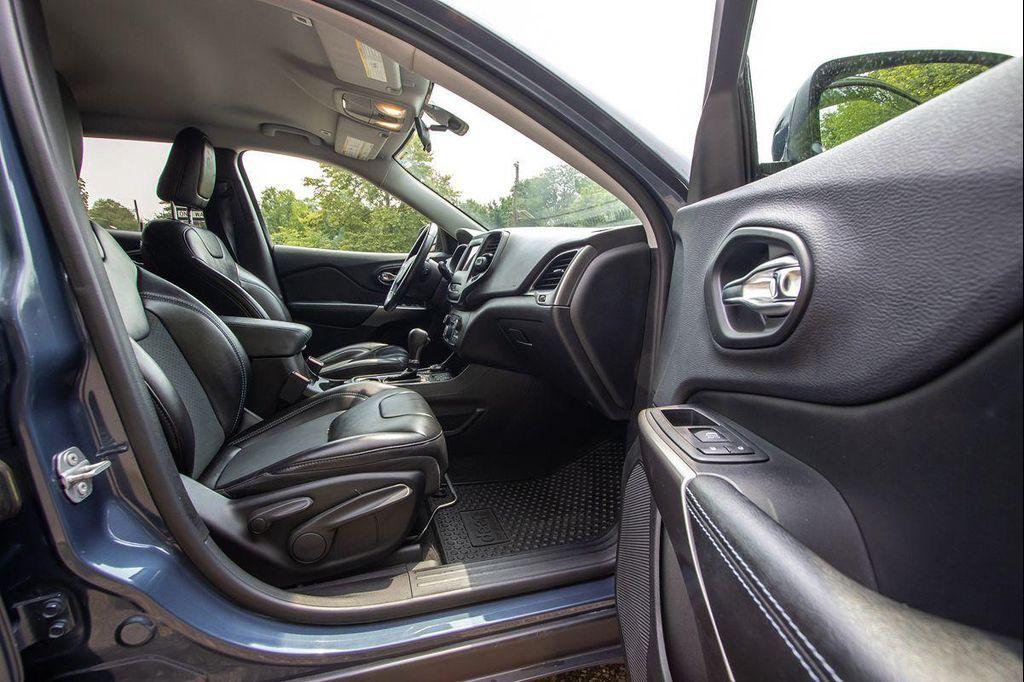 used 2019 Jeep Cherokee car, priced at $13,795