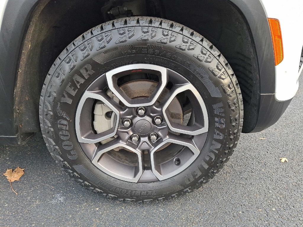 used 2022 Jeep Grand Cherokee car, priced at $31,449