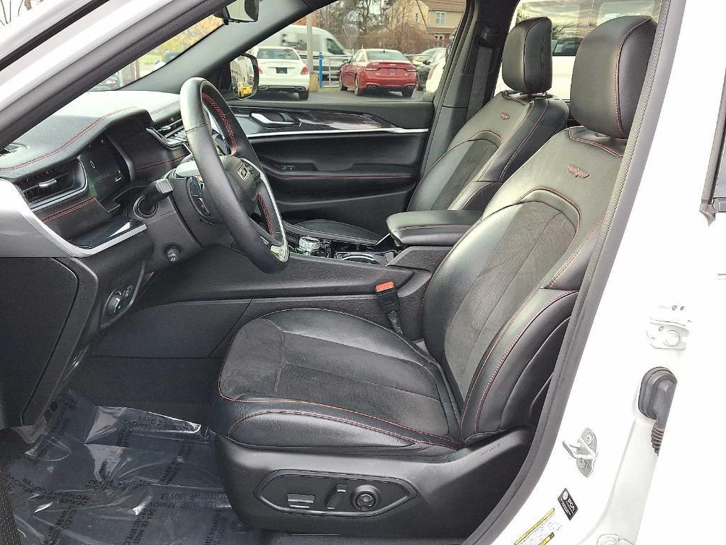 used 2022 Jeep Grand Cherokee car, priced at $31,449