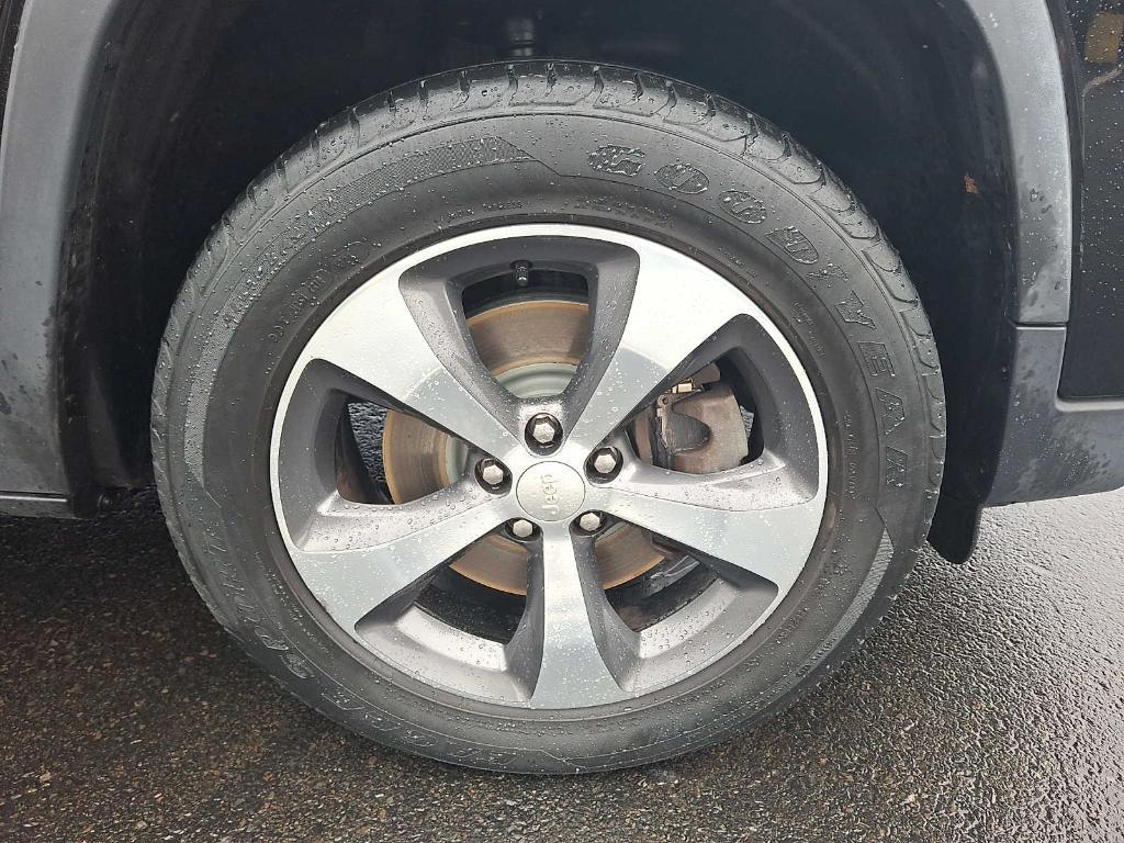 used 2019 Jeep Cherokee car, priced at $18,449