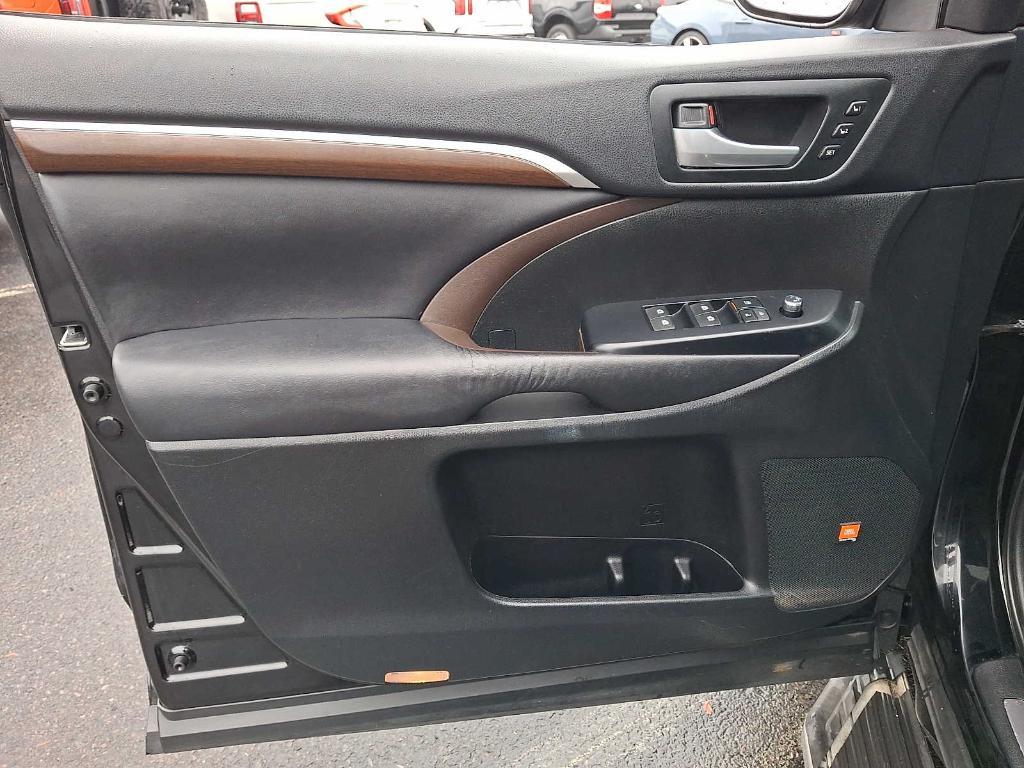 used 2016 Toyota Highlander car, priced at $14,889