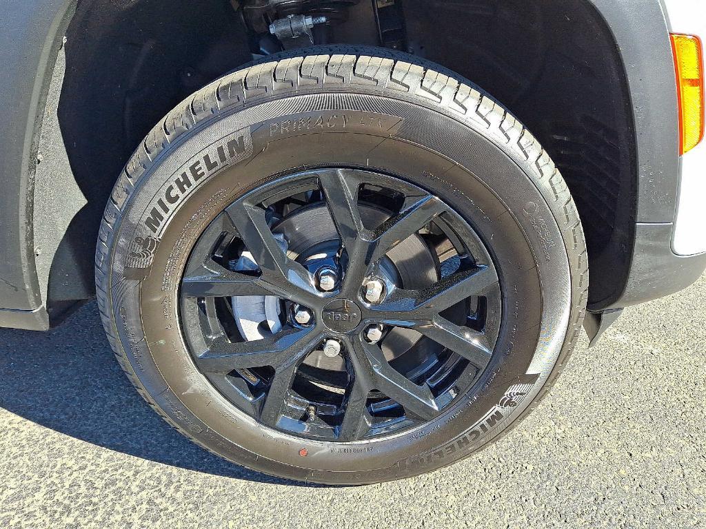 used 2025 Jeep Grand Cherokee car, priced at $39,997