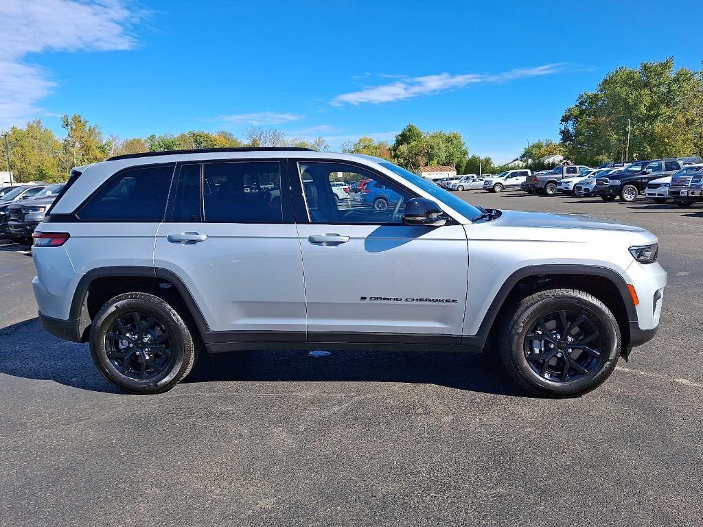 used 2025 Jeep Grand Cherokee car, priced at $39,997