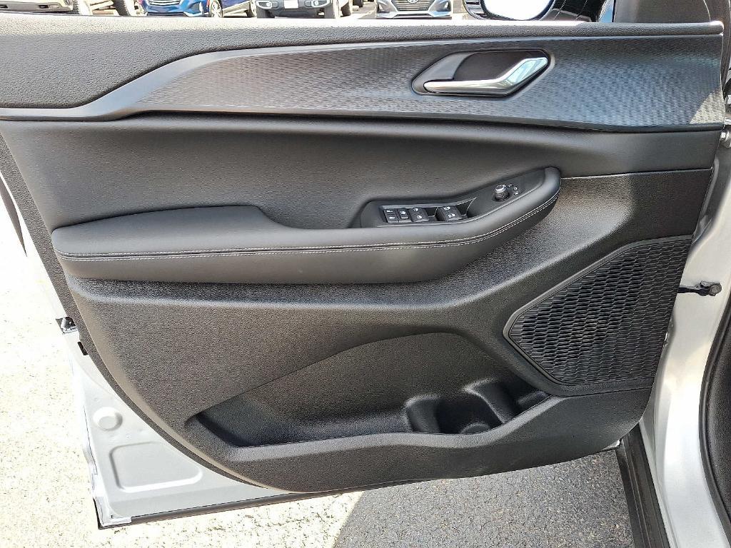 used 2025 Jeep Grand Cherokee car, priced at $39,997