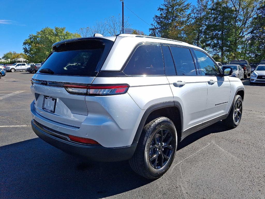 used 2025 Jeep Grand Cherokee car, priced at $39,997
