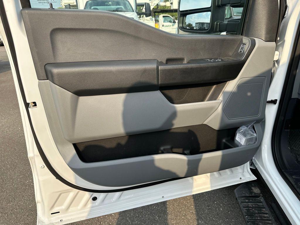 new 2025 Ford F-350 car, priced at $67,578