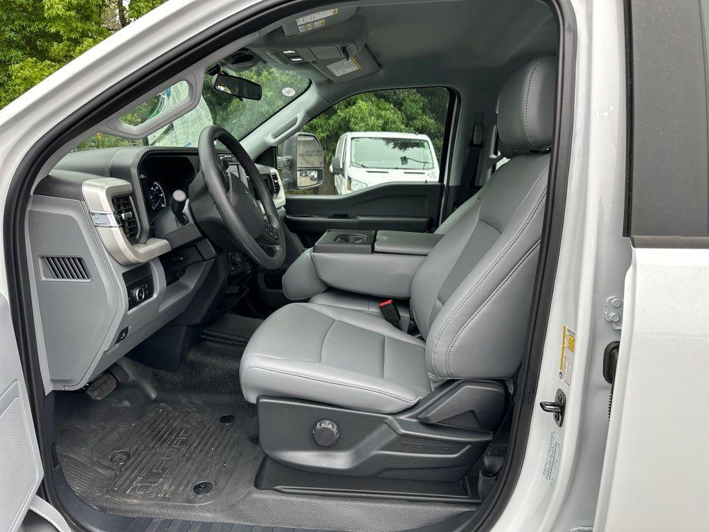 new 2025 Ford F-250 car, priced at $54,435