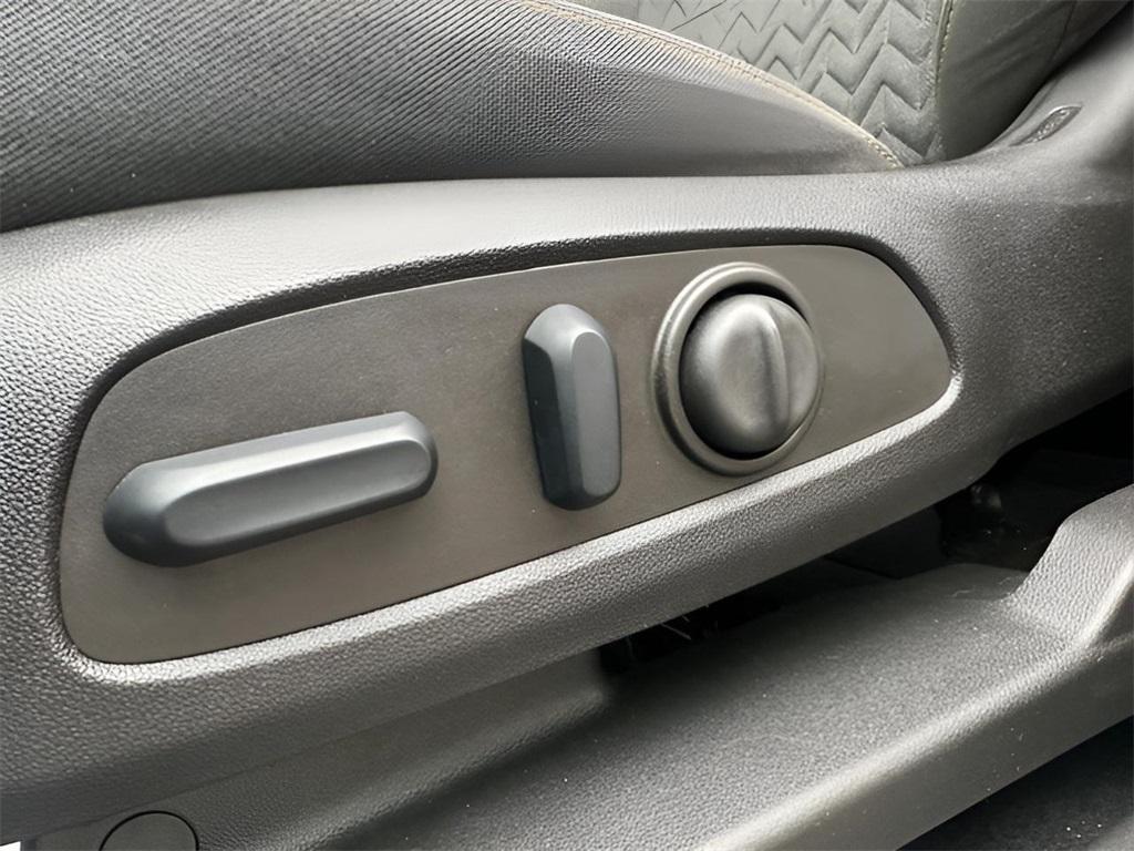 used 2023 Chevrolet Equinox car, priced at $22,999
