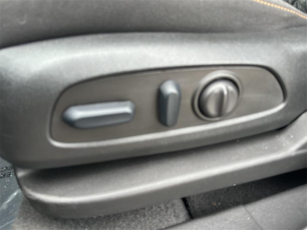 used 2023 Chevrolet Equinox car, priced at $22,999