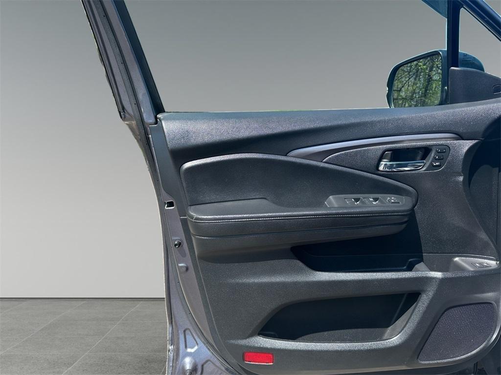 used 2021 Honda Pilot car, priced at $27,999