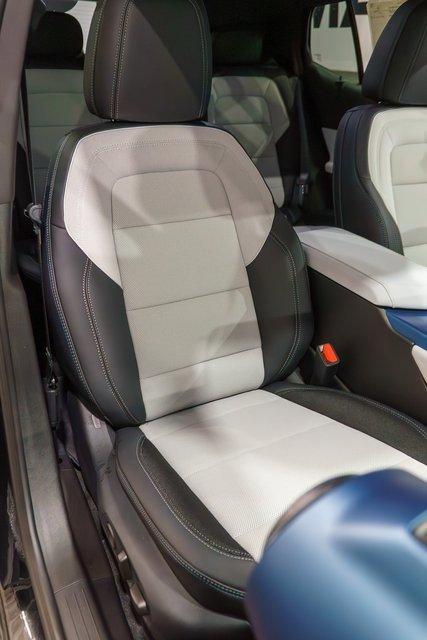 new 2025 Chevrolet Equinox EV car, priced at $41,895