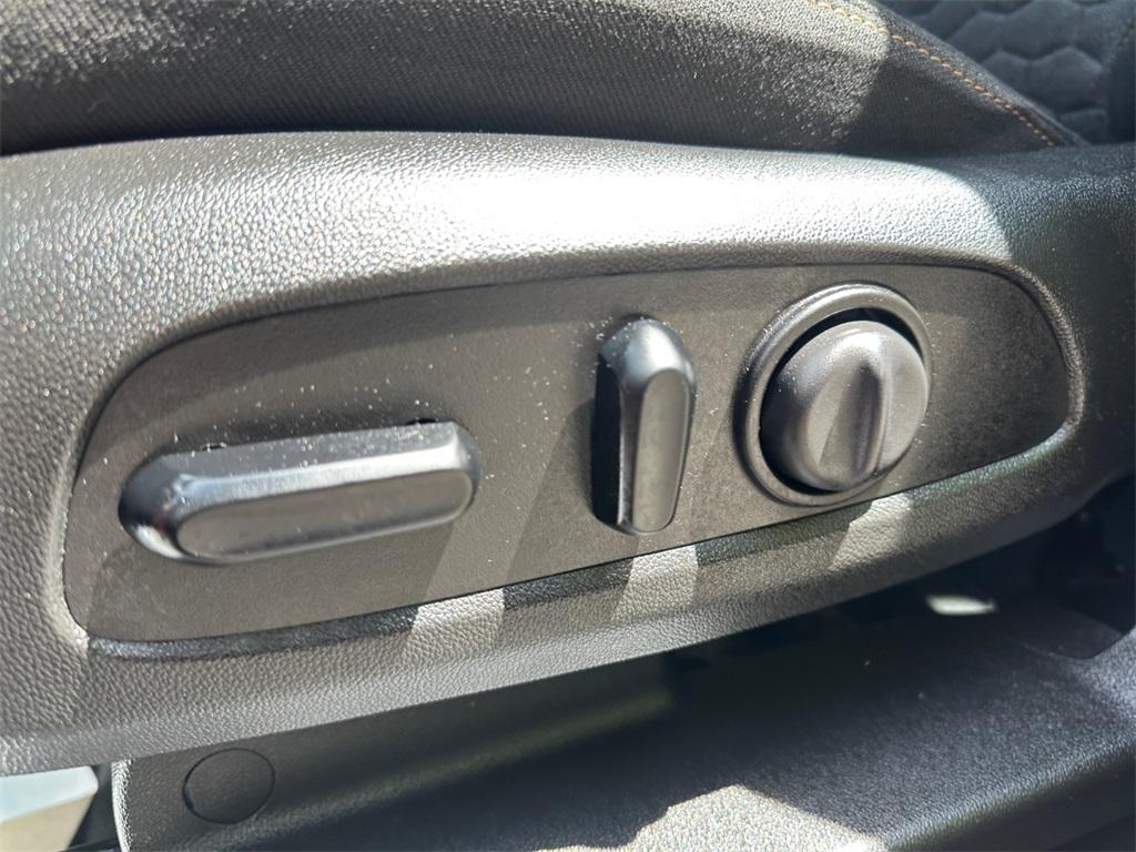 used 2021 Chevrolet Equinox car, priced at $18,499