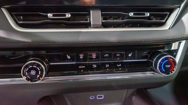 new 2025 Chevrolet Equinox car, priced at $32,490