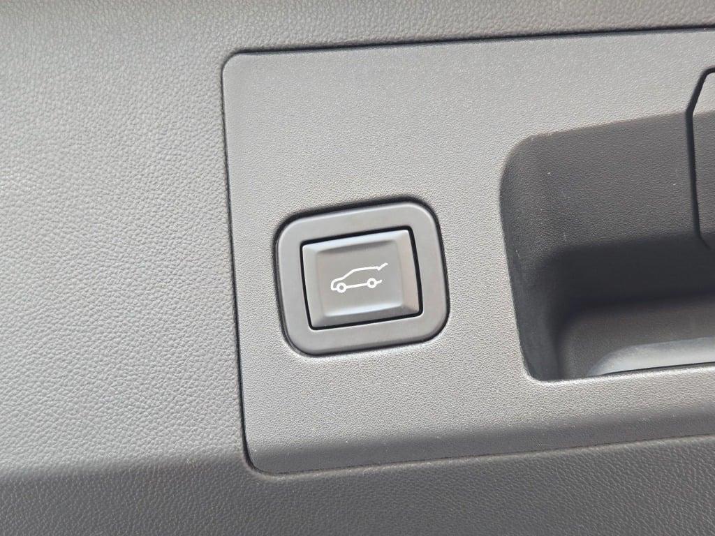 used 2017 Cadillac XT5 car, priced at $18,090