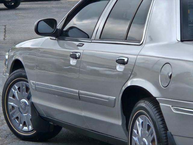used 2007 Mercury Grand Marquis car, priced at $9,990