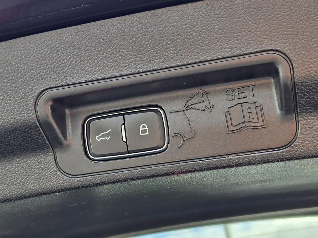 used 2020 Ford Explorer car