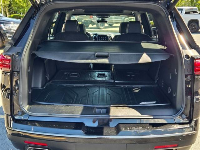 used 2023 Chevrolet Traverse car, priced at $35,990