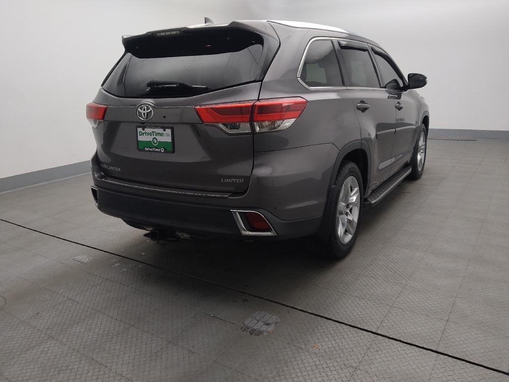 used 2018 Toyota Highlander car, priced at $26,195