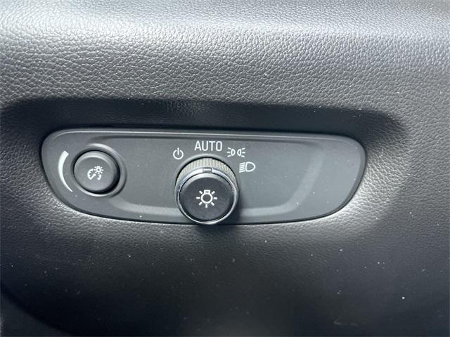 used 2021 Chevrolet Traverse car, priced at $22,489