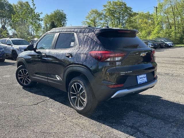 new 2025 Chevrolet TrailBlazer car, priced at $28,205