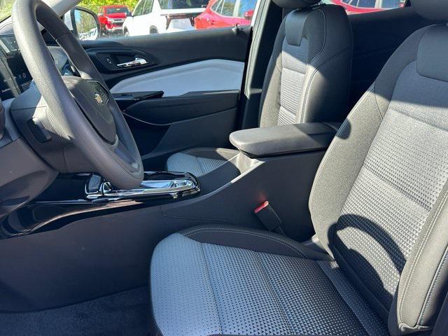 new 2025 Chevrolet Trax car, priced at $22,702