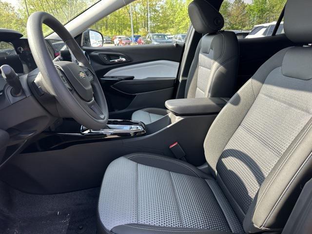 new 2025 Chevrolet Trax car, priced at $22,702