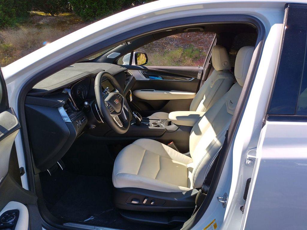 new 2025 Cadillac XT5 car, priced at $64,065