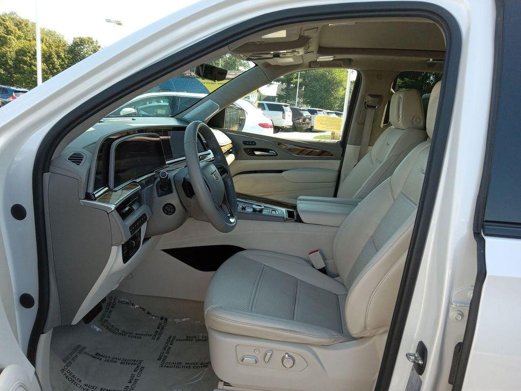 used 2022 Cadillac Escalade ESV car, priced at $69,850