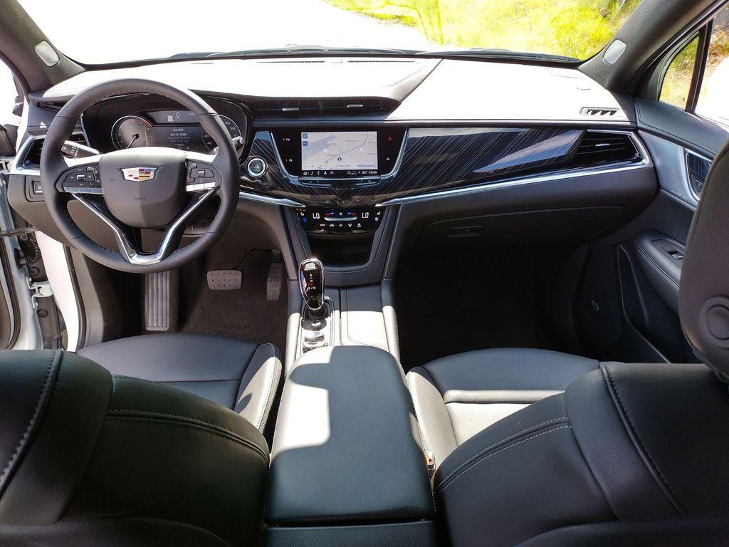new 2024 Cadillac XT6 car, priced at $60,800