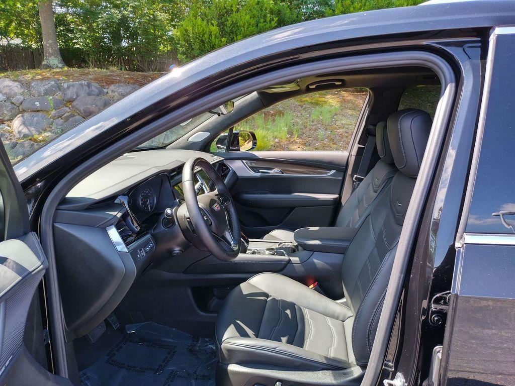 used 2025 Cadillac XT6 car, priced at $54,986