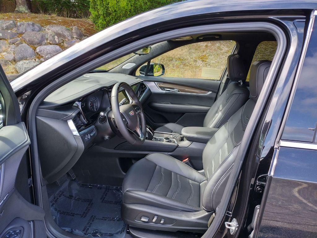 used 2025 Cadillac XT6 car, priced at $56,877