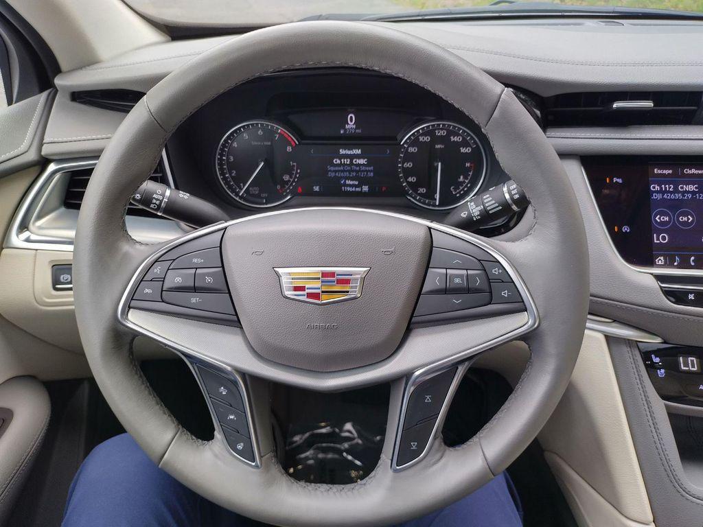 used 2022 Cadillac XT5 car, priced at $39,888