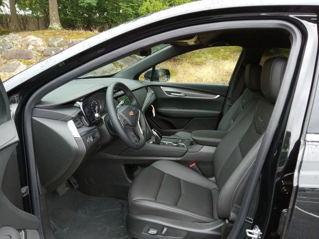 new 2025 Cadillac XT5 car, priced at $48,415