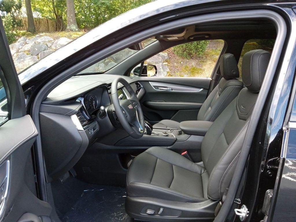 new 2025 Cadillac XT6 car, priced at $53,315