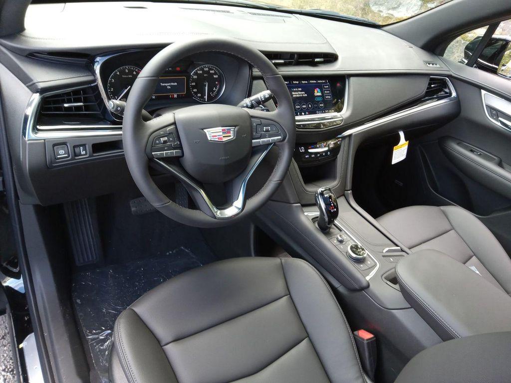 new 2025 Cadillac XT6 car, priced at $53,315