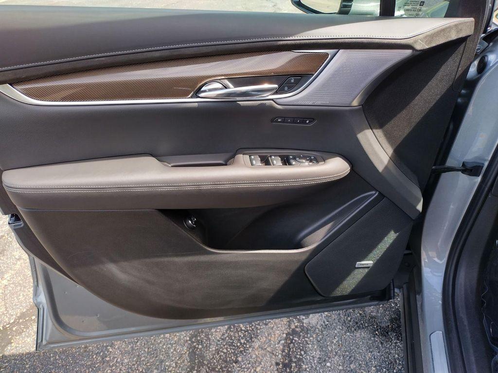 used 2025 Cadillac XT6 car, priced at $56,876