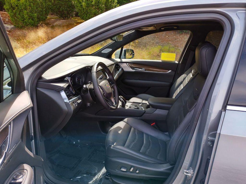 used 2025 Cadillac XT6 car, priced at $57,753