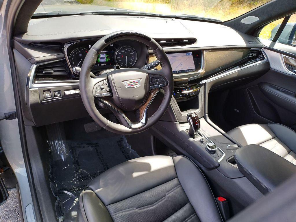 used 2025 Cadillac XT6 car, priced at $56,876