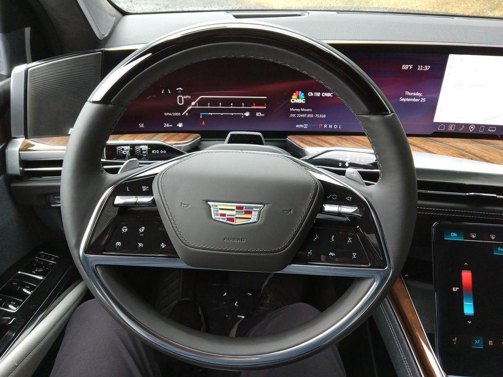 new 2025 Cadillac Escalade ESV car, priced at $138,069