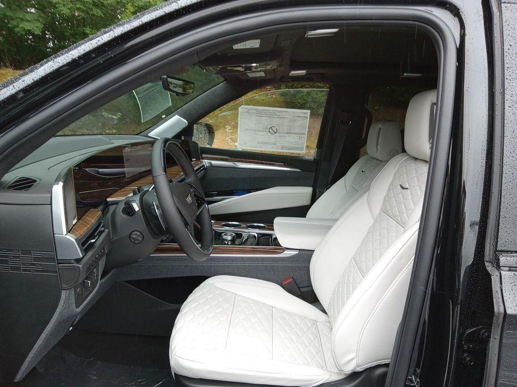 new 2025 Cadillac Escalade ESV car, priced at $138,069