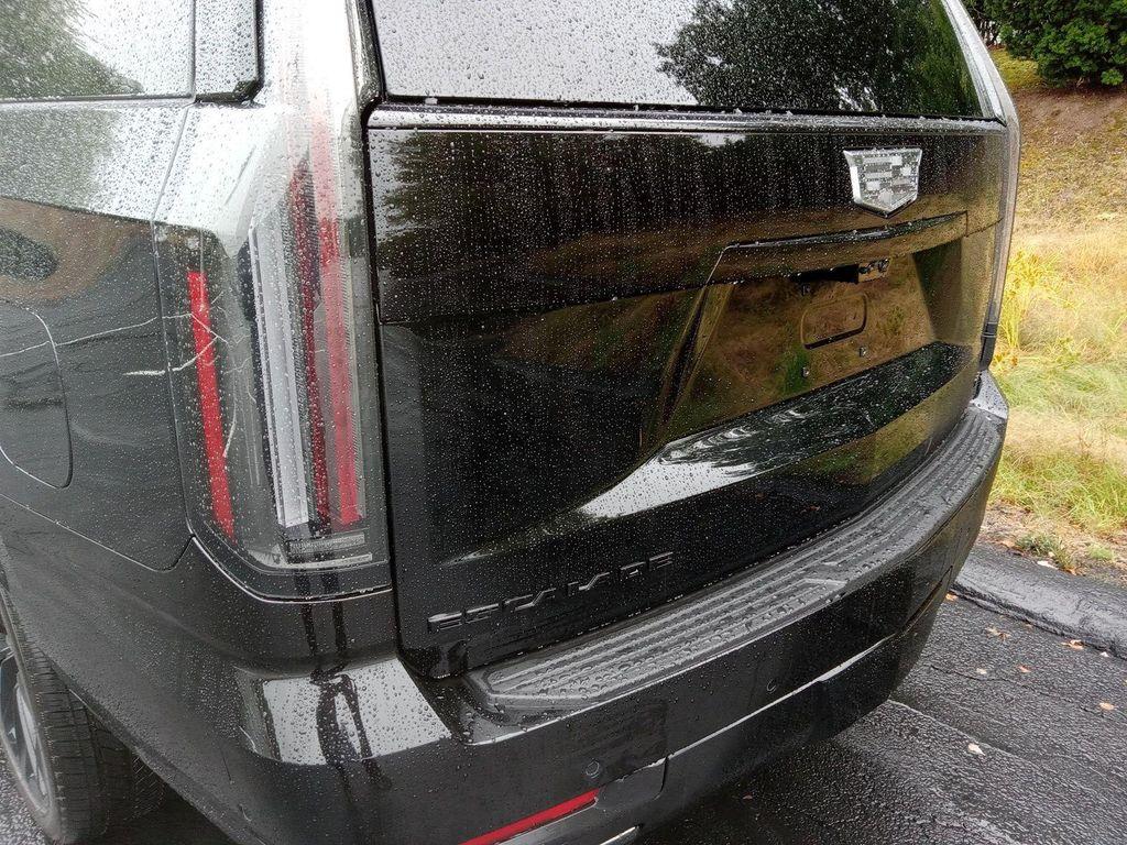 new 2025 Cadillac Escalade ESV car, priced at $138,069