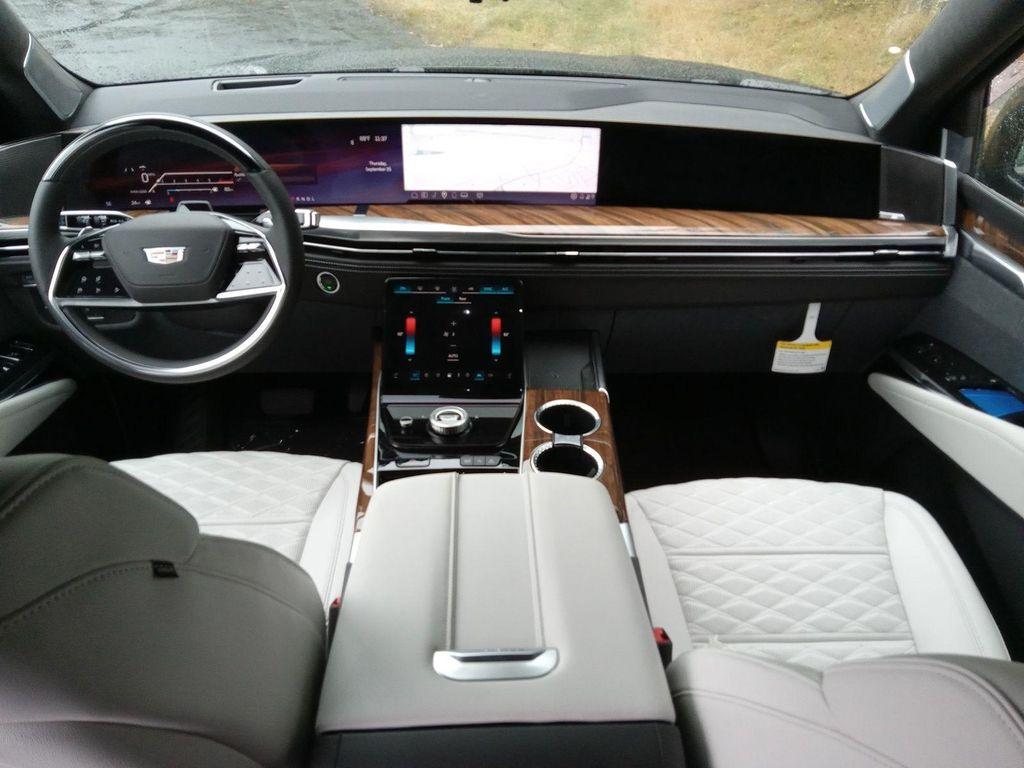 new 2025 Cadillac Escalade ESV car, priced at $138,069