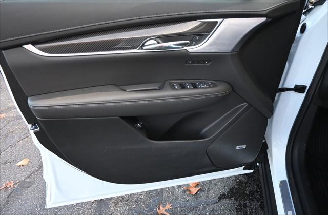 new 2025 Cadillac XT6 car