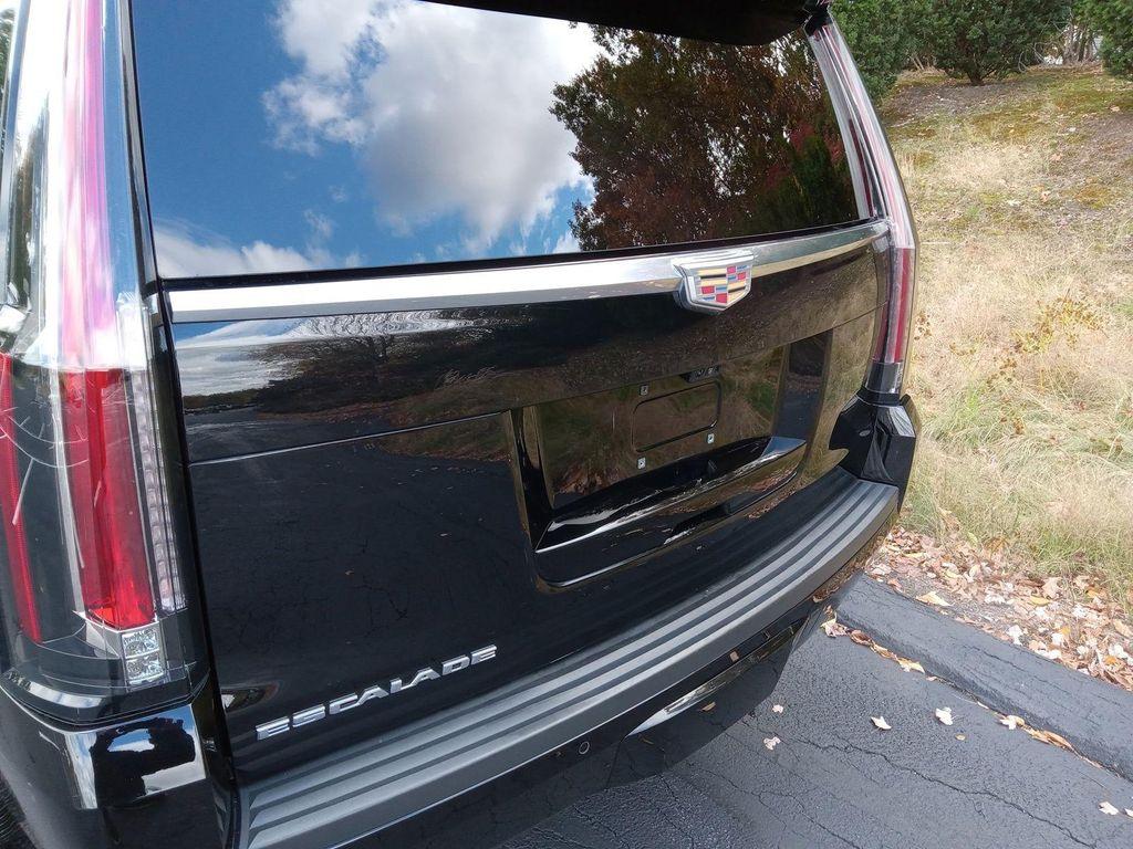 used 2020 Cadillac Escalade ESV car, priced at $48,019