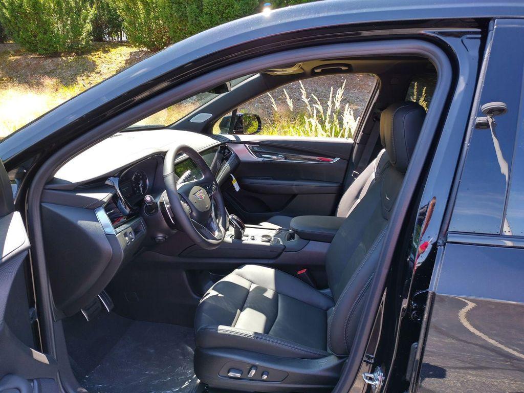 new 2025 Cadillac XT6 car, priced at $66,323