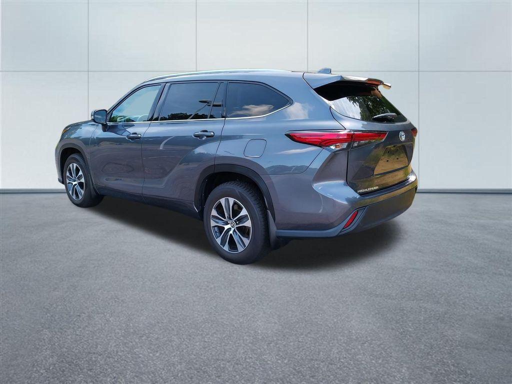used 2021 Toyota Highlander car, priced at $35,998