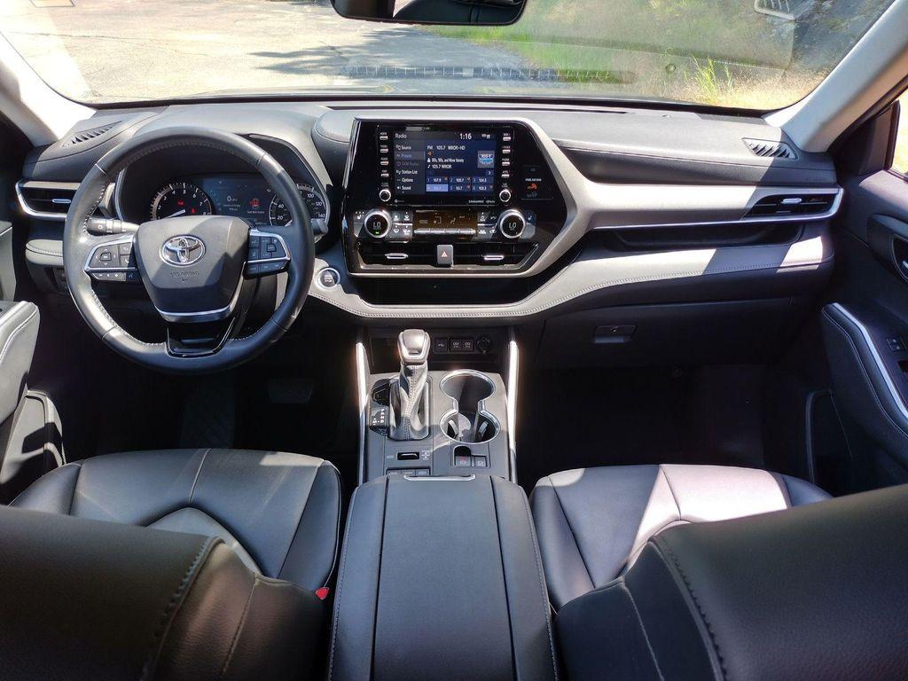 used 2021 Toyota Highlander car, priced at $35,998