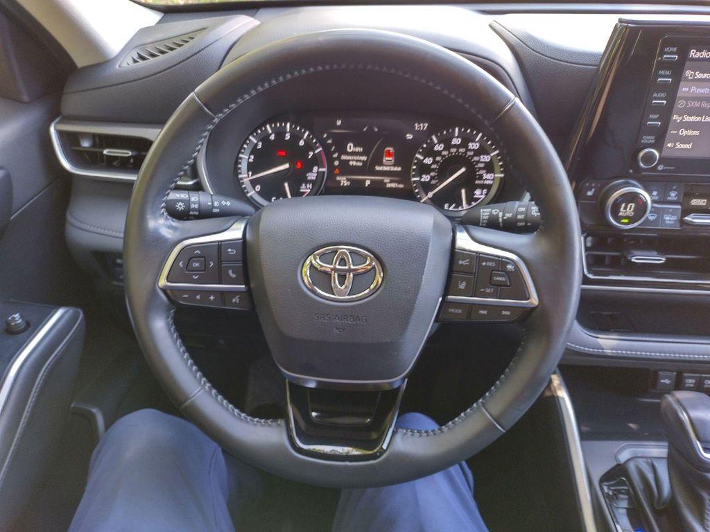 used 2021 Toyota Highlander car, priced at $35,998
